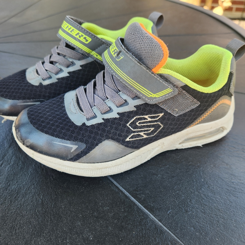 Boys Size 2 Sketchers Sneakers